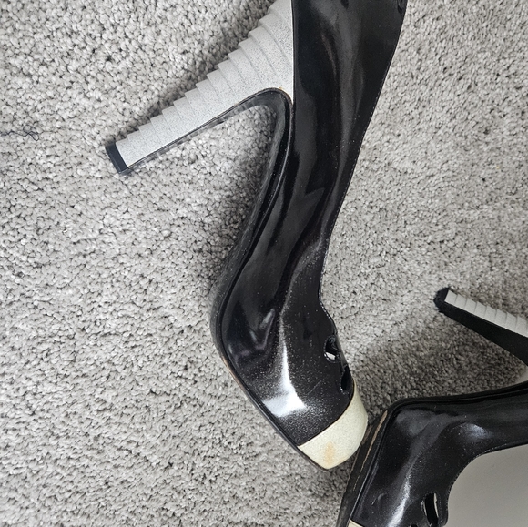 Pre loved authentic Chanel pumps - Picture 9 of 15
